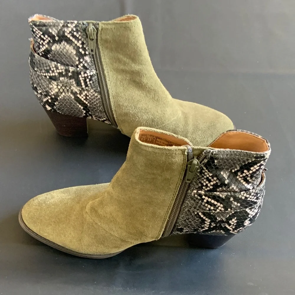 Vionic Naomi Olive Suede Snakeskin Ankle Boots Women’s Size 8.5